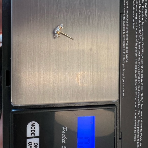 14k solid yellow gold single piercing earrings - Picture 4 of 5